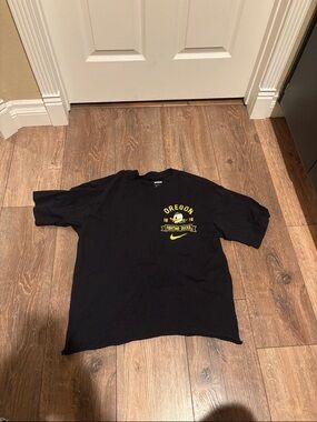 Nike Black Oregon Ducks Graphic Short-Sleeve Tee with Yellow Logo (it is cut)